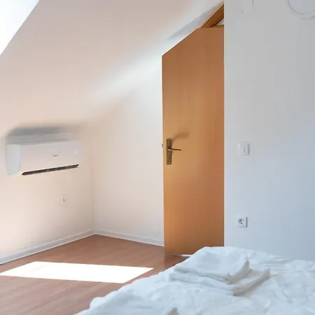 Big Duplex Terrace Free Parking Center