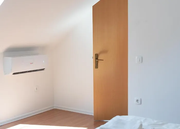 Big Duplex Terrace Free Parking Center