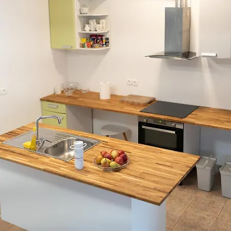 Big Duplex Terrace Free Parking Center