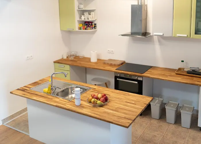 Big Duplex Terrace Free Parking Center